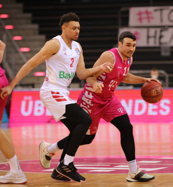 他迅速融入 他迅速融入