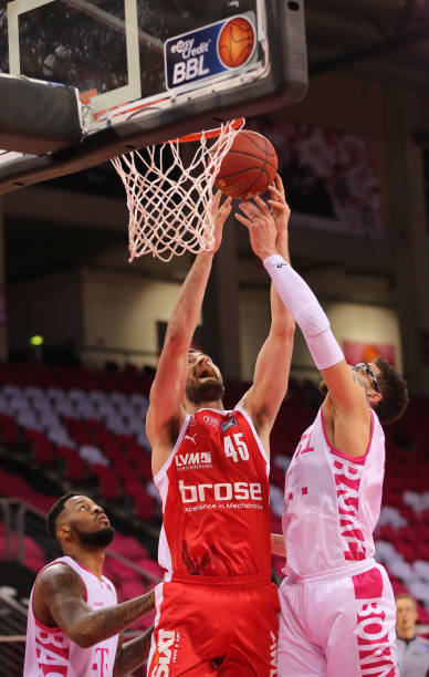 吉鲁重返法甲加盟里尔，签约一年即将体检