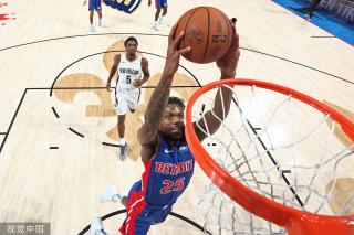 【LPL老婆】余霜招牌旗袍主持关键战，曼妙身材太有韵味