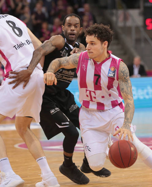 刘炜：新疆男篮续约劳森+签上季北京外援纳托尔 第三外援正沟通