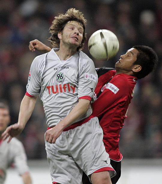 网球——WTA1000迈阿密站：郑钦文晋级八强